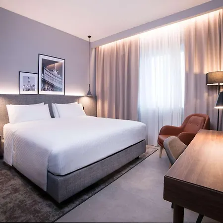 Radisson Naples فندق 4*