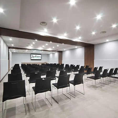 Radisson Naples 4*
