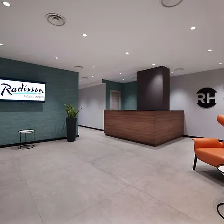 Radisson Naples 酒店 诺拉