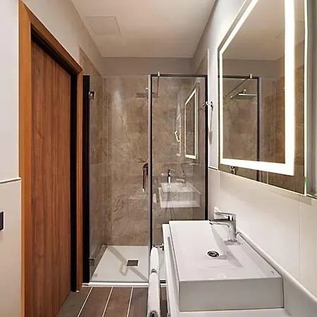 Radisson Naples فندق