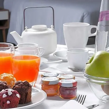 Radisson Naples فندق
