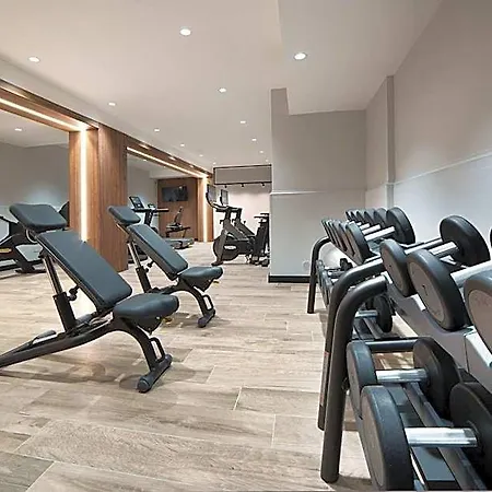 فندق Radisson Naples 4*
