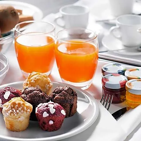 Radisson Naples فندق نولا
