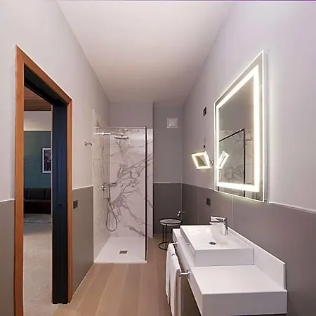 Radisson Naples فندق نولا
