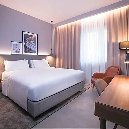 فندق Radisson Naples نولا