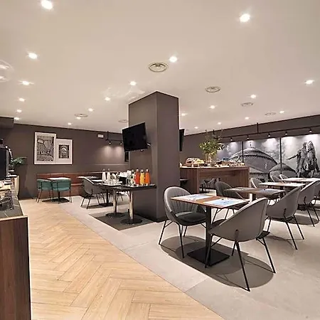 فندق Radisson Naples 4*