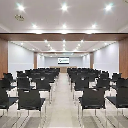 Radisson Naples 4*