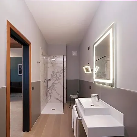 Radisson Naples فندق 4*
