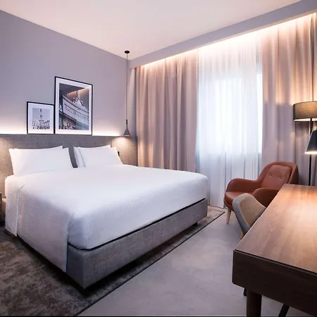 فندق Radisson Naples 4*