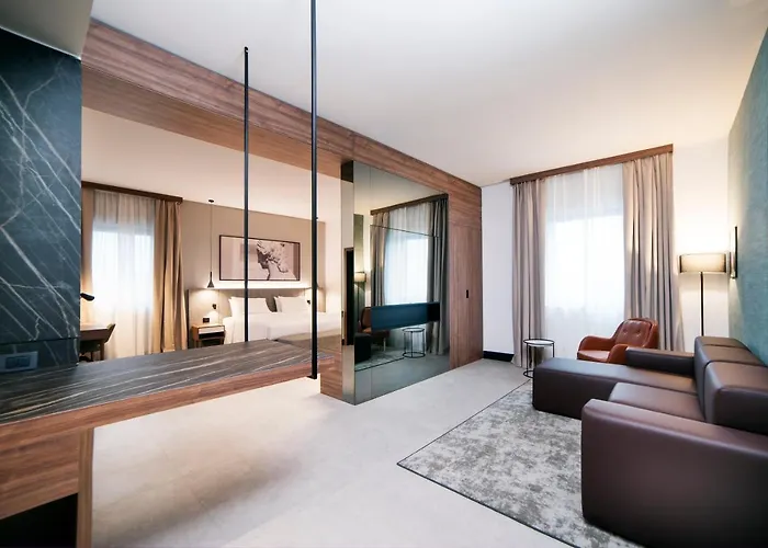 Radisson Naples