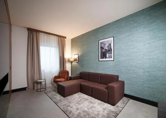 Radisson Naples Hotel Nola