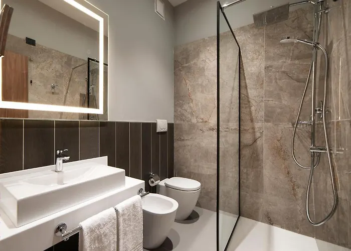 فندق Radisson Naples 4*